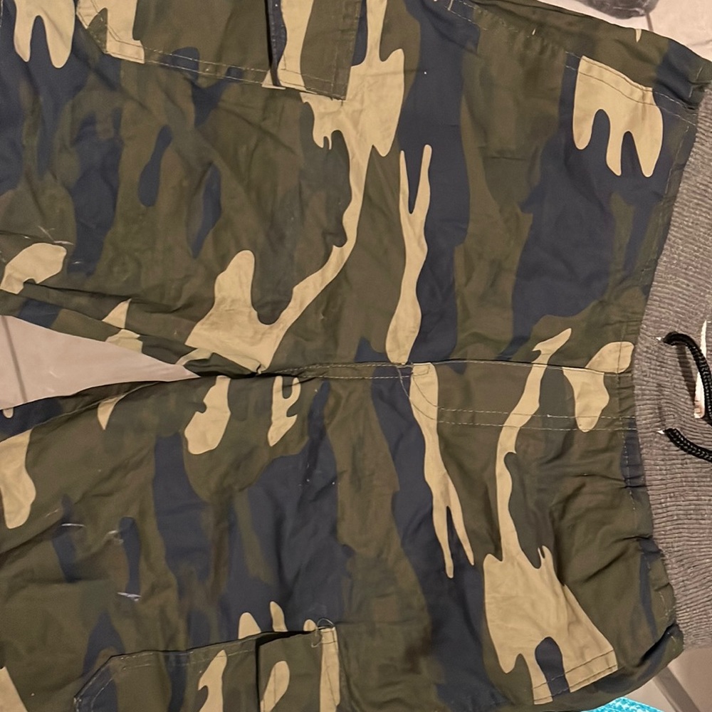Free Planet cargo shorts size 12 Boys